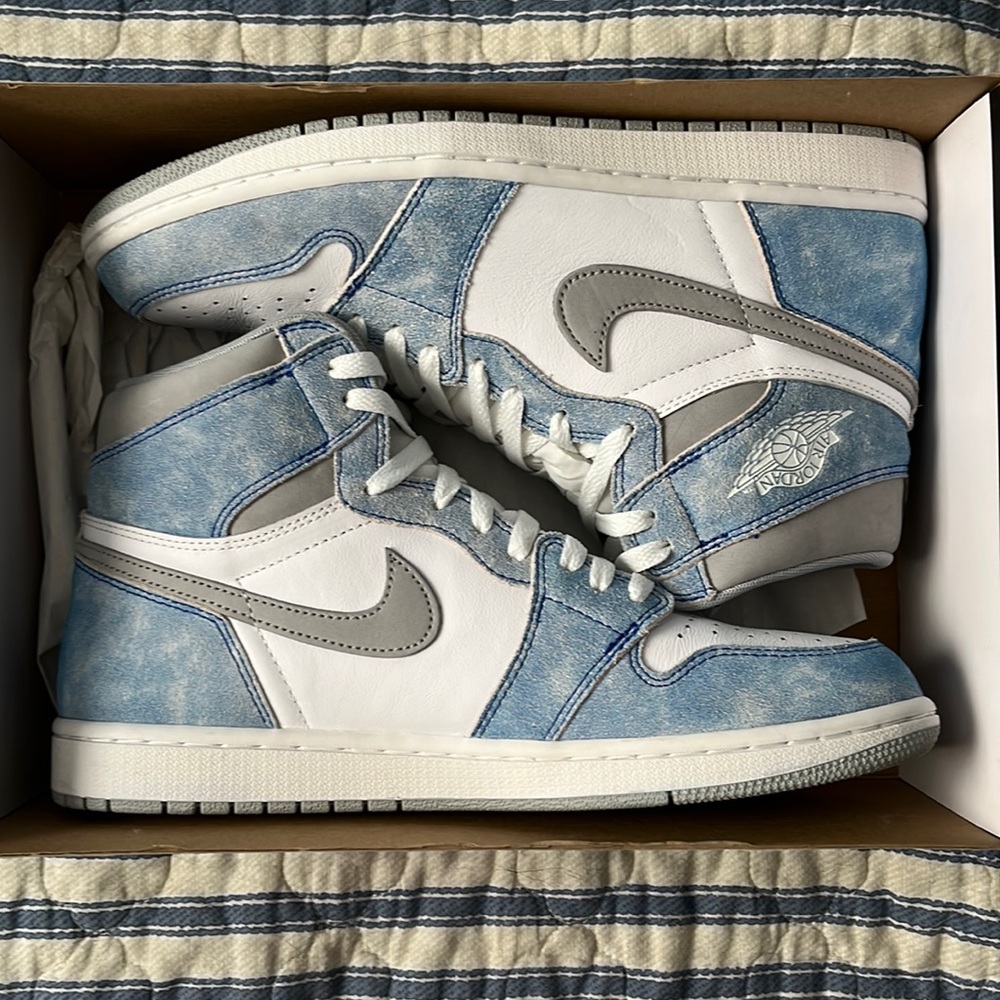 Jordan 1 High Hyper Royal